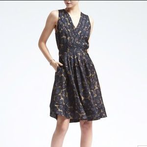 ✨Host Pick 6/12✨Banana Republic Dress